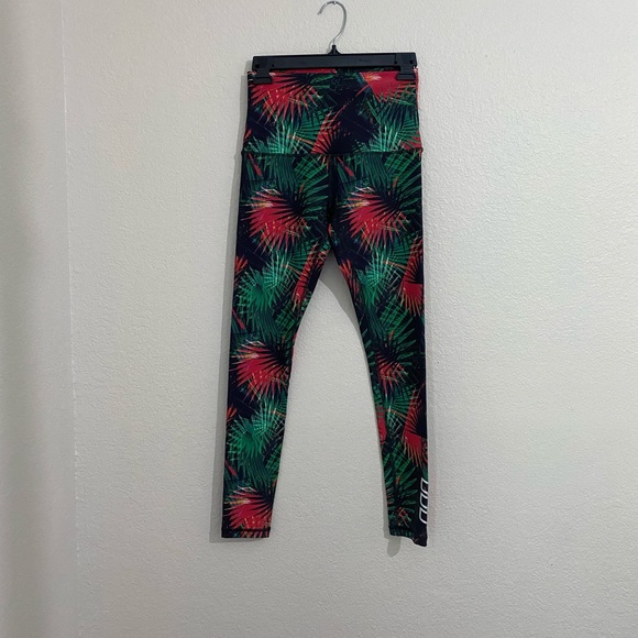 Lorna Jane electric palm leggings - Picture 4 of 6
